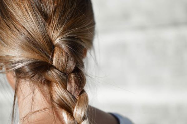 Чем чревато окрашивание волос в подростковом возрасте: ответ доктора