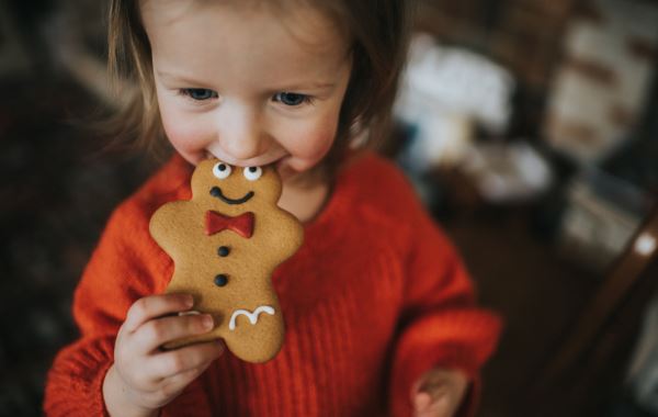 Что делать, если ребенок ничего не ест кроме сладостей?