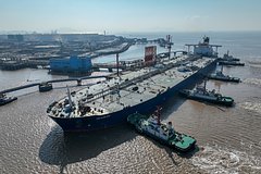 Китайские супертанкеры начали перевозить российскую нефть в Азию