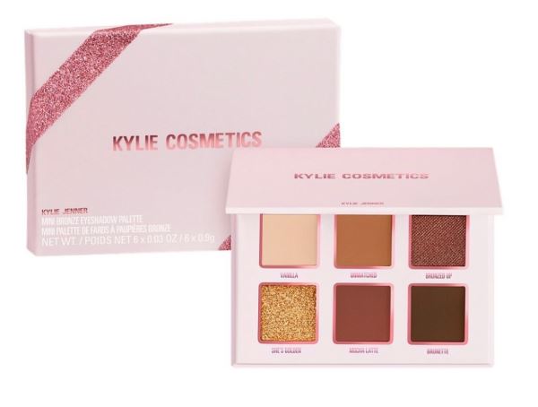 </p>
<p>                        Kylie Сosmetics Holiday Collection 2022</p>
<p>                    